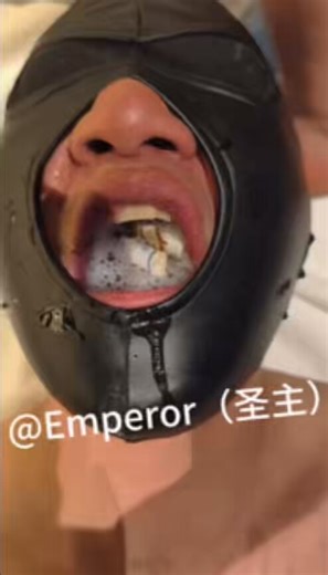 贱狗猛吸祖宗高弹的雄臭味 伺候祖宗抽烟做烟灰缸 最后赏赐贱狗喝尿 #高弹 #雄臭味 #烟灰缸 #圣水 #喝尿 @AQUAPOWER_BJ