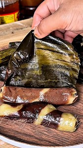 Suman Moron Recipe Mabilisan 😍 White Mixture 500g rice flour 500g glutinous rice flour 1 can condensed milk 1 can evaporated milk 5 cups gata 3 cups sugar 1/2 cup crushed mani 1/8 kilo margarine 1 tsp salt Chocolate Mixture 500g rice flour 500g glutinous rice flour 1 can condensed milk 1 can evaporated milk 5 cups gata 3 cups sugar 1 cup crushed mani 1/8 kilo margarine 20 pcs round tablea 1 tsp salt Yield 120 pcs Enjo Cooking 😉 #SumanMoron #suman #bisayanspecialty #fblifestyle | Bisayan Specia