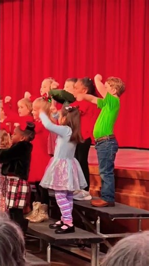 Holiday Happiness with K3 🎄💃K3 Feeling Festive! Thank You, Lord 🎶🎄#BabyJesus#ChristmasJoy #DanceMood