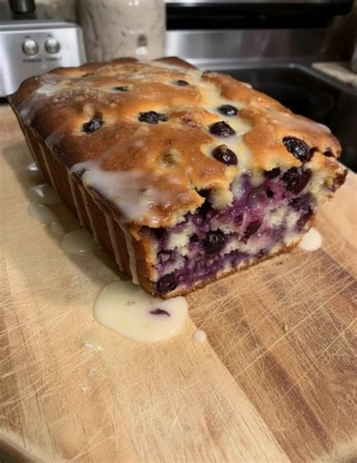💙Blueberry Cream Cheese Loaf 💙 "Very easy recipe to follow! I had everything I needed on hand. Next time I might add a bit of lemon!" Recipe in first comment ⬇️ | Old fashioned recipe