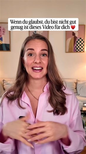 Sophie Wickham on Instagram: "Das Blakemore Cooper Experiment zeigt, dass unser Gehirn Realität nicht einfach abbildet, sondern sie aktiv konstruiert, auf Grundlage der Informationen, die ihm zur Verfügung stehen. Die Katzenbabys hatten nur eine einzige visuelle Erfahrung, und ihr Gehirn hat daraus gelernt, dass genau das die Welt ist. Genauso ist es mit dem Gedanken, ich bin nicht genug, er fühlt sich wahr an, nicht weil er wahr ist, sondern weil dein Nervensystem nie etwas anderes gelernt hat.