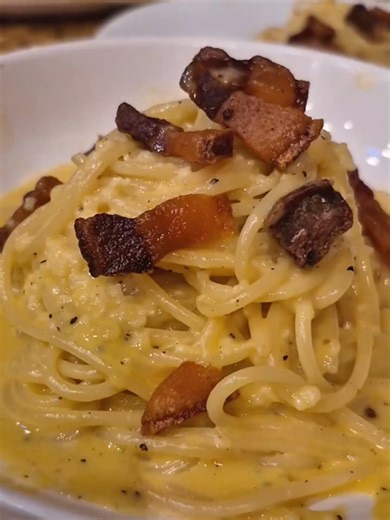 Classic Roman Spaghetti Carbonara This Roman pasta dish stays true to tradition with egg yolks, Pecorino Romano, and guanciale—though pancetta works in a pinch. Rich, creamy (without cream!), and full of bold flavor. Ingredients ✅️ Spaghetti Guanciale (or pancetta if unavailable) Egg yolks Pecorino Romano Black pepper Pasta water Full complete printable recipe on my website #AuthenticCarbonara #ItalianPasta