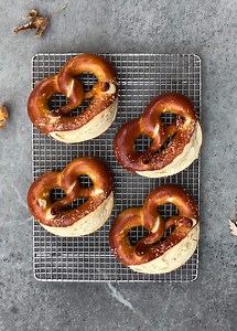 Pretzels o Bretzel caseros: la auténtica receta alemana - PequeRecetas