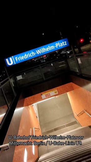 Berlin: U-Bahnhof Friedrich-Wilhelm-Platz vor Mitternacht. U-Bahn-Linie U9.
