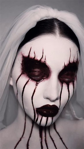 Isa on Instagram: "Bloody Bride 喝 #makeup #makeuptutorial #halloweenmakeup #corpsepaint"