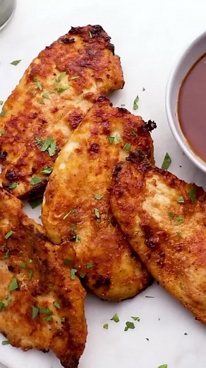 23K views · 371 reactions | Oven Fried Chicken is one of our all time favorite Fried Chicken Breast Recipes! It’s so healthy, juicy, flavorful, and CRISPY! https://www.thecookierookie.com/baked-fried-chicken/ | The Cookie Rookie | Facebook