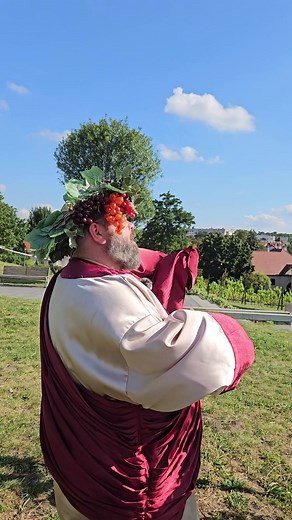 🍇 Zapraszamy wszystkich na niesamowite WINOBRANIE 2025! Od 6 do 14 września 2025 roku Zielona Góra zamieni się w prawdziwą stolicę winnych doznań. Czekają na Was koncerty, spacer po malowniczych uliczkach, degustacje lokalnych win oraz wiele innych atrakcji! Nie przegapcie tej wyjątkowej okazji, by wspólnie świętować, bawić się i odkrywać uroki naszego miasta. Do zobaczenia na Winobraniu! 🎉🍷 | Miasto Zielona Góra