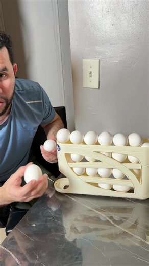con este dispensador haorras espacio y dinero. #dispensador #dispenser #Automatic #Rolling #Egg