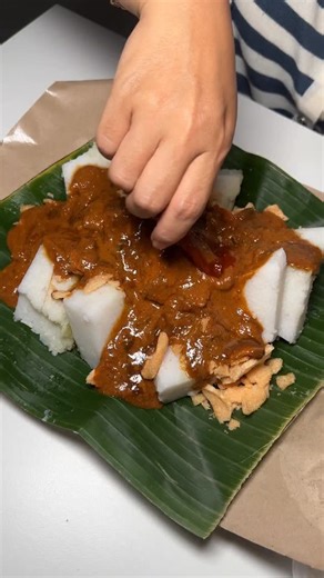 sepertiteman on Instagram: "Seporsinya bisa buat sekeluarga👌 📍Kupat Tahu Singaparna Sebrang Optik Van Java, Cikutra, Bandung #jajananbandung #makananbandung #kulinerbandung #sarapandibandung #kulinercikutra"