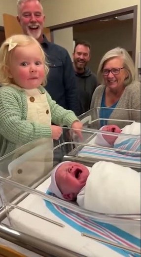 “Loud Baby… Dragon Baby 🐉👶#ToddlerDrama #TwinReveal #HospitalComedy #SiblingMoments #4KCuteness