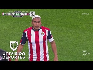 Carlos Salcido se disfraza de “momia” luego de un fuerte golpe en la cabeza