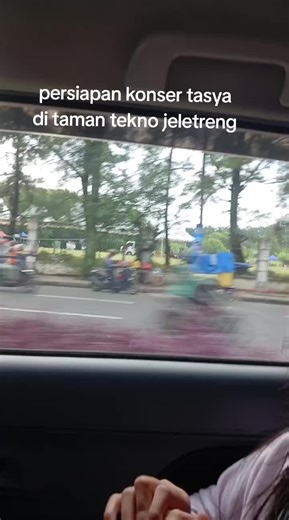 Konser Mini Tasya di Taman Tekno Jeletreng