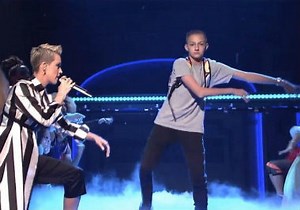 El verdadero origen del "flossing", el baile del "Backpack Kid" que nos introdujo 'Swish Swish' – jenesaispop.com