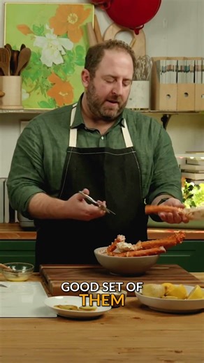 Fulton Fish Market | How to Open Crab Legs Like a Pro