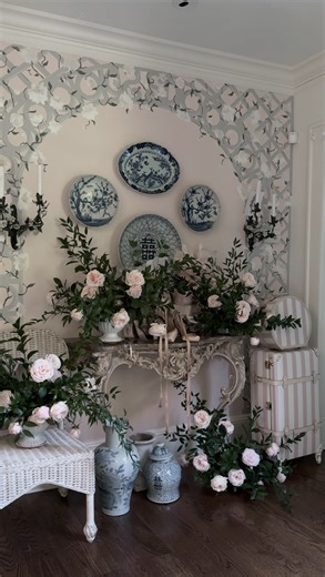 Emily Hertz on Instagram: "What to wear to the Nutcracker 🩰 Part one of my series of outfit ideas and inspiration for your time at the ballet. Can’t believe we’re only two weeks away! Comment NUTCRACKER to receive exact details to your DMs xx https://liketk.it/5xftG"