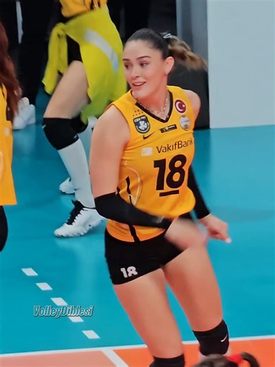 Zehra Güneş: El Encanto del Voleibol