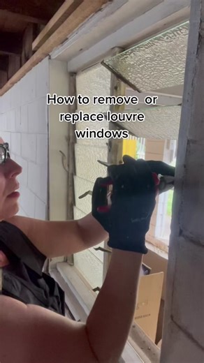 How to remove louvre glass #diytip #diy #diytips #demo #renoinprogress #renovation #remodel #thisoldhouse #louvrewindow