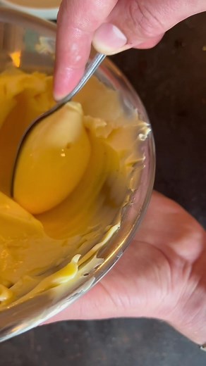 How to make that quenelle - All things butter #butter #allthingsbutter #ForYourPage #fyp #ButterTok #FoodTok