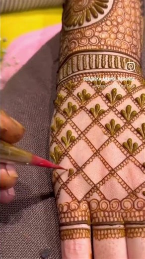 हाथ पर महेंदी के सुंदर डिज़ाइन ऐसे बनाएं🎨🎨🎨🎨🎨