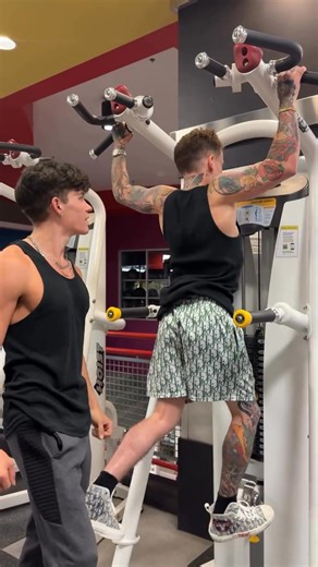 Gains 💪 | Chris Rail