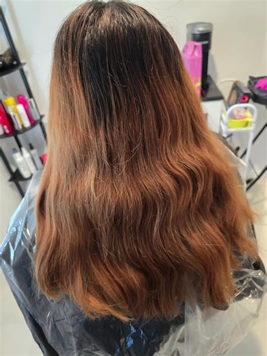 Did I pretone? 👀 I felt like I needed a little extra tone to melt out the leftover copper and honestly, it made the blonde blend,so beautifully 🤌✨ Healthy, soft, and dimensional, yes please! #CopperToBlonde #BlondeTransformation #HairTok #BehindTheChair#igoravibrance