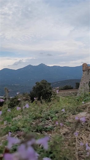 Le fort de Bellgarde Le Perthus 66 #FortVauban #leperthus #balade #pyreneesorientales_tourisme | Jean Pierre Ségura