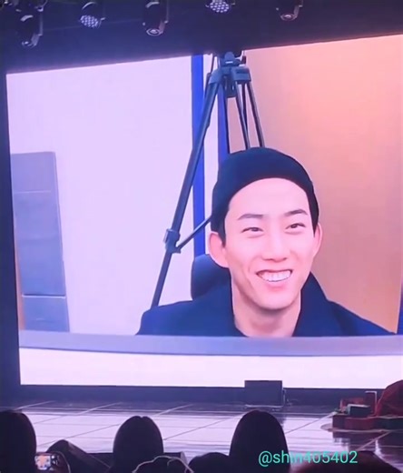 [#2PMHouse_Relax] Trung bình một chiếc Hottest mỗi lần mua vé tham dự concert nhóm hoặc solo của 2PM. Vậy nên điều ước giáng sinh năm nay của tất cả chúng Hottest chắc sẽ là concert lần tới xin hãy tổ chức ở một chiếc hội trường to hơn đi quý công ty J ạ. Trích từ FM 2023 Lonely Okcat Party. Cre: shin405402 | 2PM House - Kites.vn