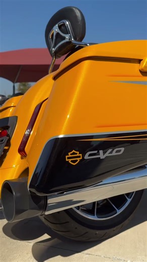 🔥 2022 CVO Street Glide in Hightail Yellow Pearl 🔥