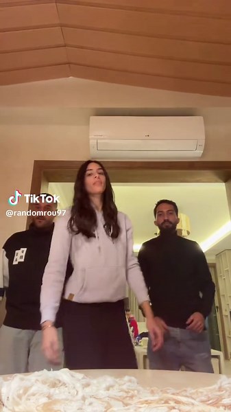 ‏🤪🤪#fyp#trendingvideo#viralvideos#friends #funnymoments @Ro2a