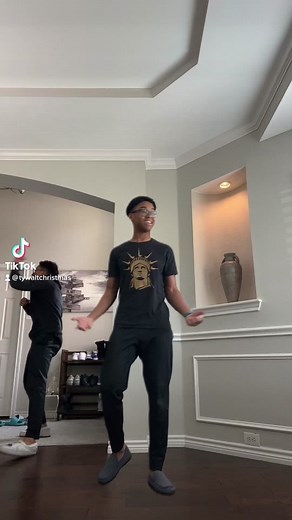 This song makes me so happy😁 I got this from @imofficialjay #fyp #foryoupage #christmasty