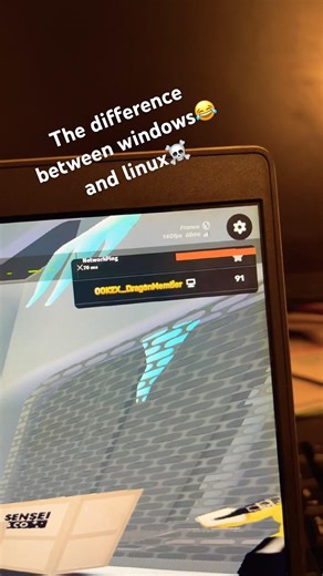 The difference between windows and linux☠️ #linux #ubuntu #roblox #fps #gaming #viral #shorts#rivals