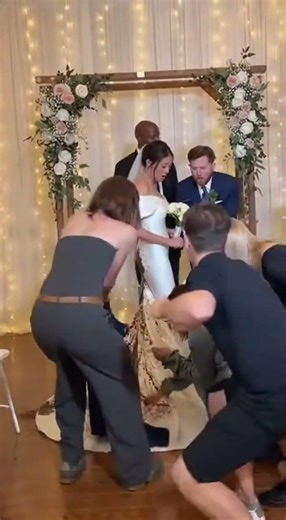 Bride’s dress failed and the whole wedding went into panic mode..