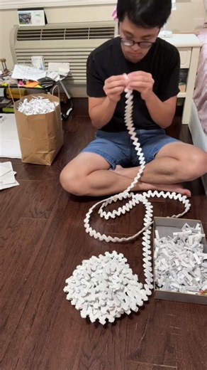 Connecting paper chain together ⛓️