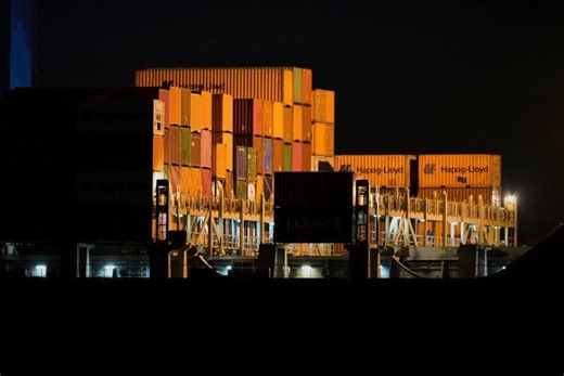 German exports rise 4% in December