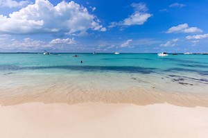 This Country Has the Most Clean Beaches in All of North and South America—and It's Famous for Its Gorgeous Waters