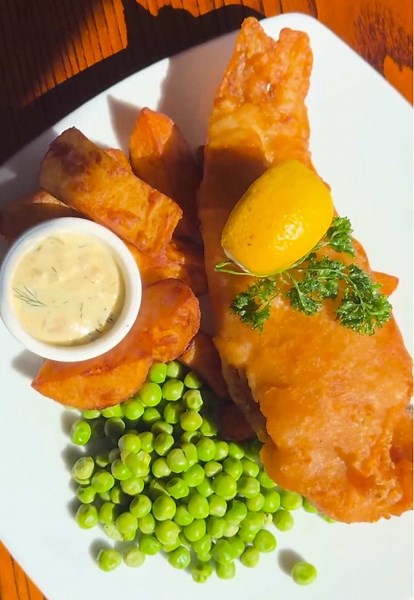 Friday’s best tradition here at The Gamekeeper Scotter, freshly cooked fish and chips 🤤 Crispy batter, flaky fish, and a proper pint to match! What more could you ask for? 😏 Served alongside our main menu. We strongly recommend booking in advance to avoid disappointment. Give us a call on 01724 762863 to reserve your spot – we’d love to welcome you! 🤗 #thegamekeeperscotter #homemadefood #fishfriday #fishandchips #pubsoflincolnshire