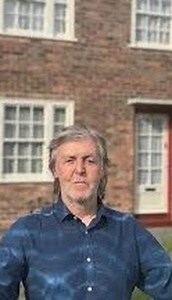 5.3K views · 7.8K reactions |  Come visit Paul McCartney’s childhood home with me!  Venha conhecer a casa da infância de Paul McCartney comigo!  ¡Ven a visitarme a la casa de la infancia de Paul McCartney! #20forthlinroad #paulmccartney #guiaemliverpool #thebeatles #beatlestour #liverpool #beatleguide #guiabrasileiro #guiaturístico #beatlesstory #liverpooltransfers | The Beatles - Fans Across The Universe | Facebook