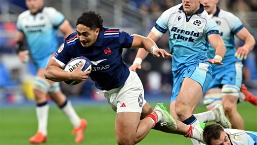 Rugby : "Son épaule a lâché", "infiltration dans le vestiaire"… Un cadre du XV de France et de l’UBB sévèrement touché en match de préparation