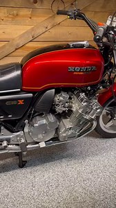 There is certainly not another motorcycle quite like this! The six cylinder Honda CBX! | CycleDrag