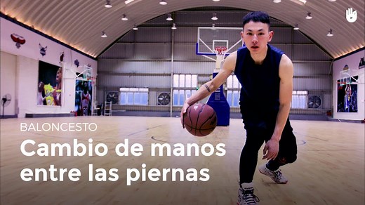 Cómo hacer un cambio de mano entre las piernas - Claves del baloncesto | Sikana