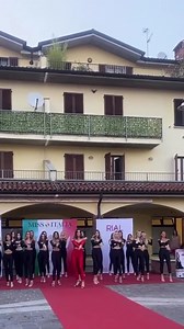 #MissItalia è un’esperienza dall’inizio alla fine: ci si prepara con impegno per la serata ma si creano anche momenti di condivisione e allegria, fino a culminare in uno spettacolo unico che rimarrà nel cuore 👑💖 Sponsor: Acqua Rocchetta e Brio Blu Rocchetta Miluna GIVOVA DR. KLEEIN COSMETICS Framesi Official #Miss #Italia #italiana #italiane #concorso #concorsi #casting #sfilate #ragazza #ragazze #bella #belle #bellezza #bellezze | Miss Italia