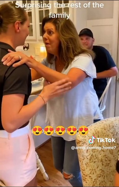 #soldierscominghome #cominghomesoldier #surprisefamily #surprisefamilyreaction #cominghomesurprise #usaarmy #surprisesurprise #militaryusa