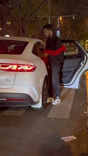 偶遇长腿美女，身材完美！必看短视频