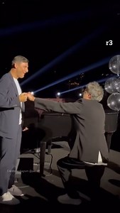 211K views · 8.6K reactions |  ¡REGALO SORPRESA! ➡ Fito Páez estuvo presente en el cumpleaños número 50 de Javier "Pupi" Zanetti, le cantó el feliz cumpleaños y sus hits. rosario3.com #rosario3 | Rosario3 | Facebook