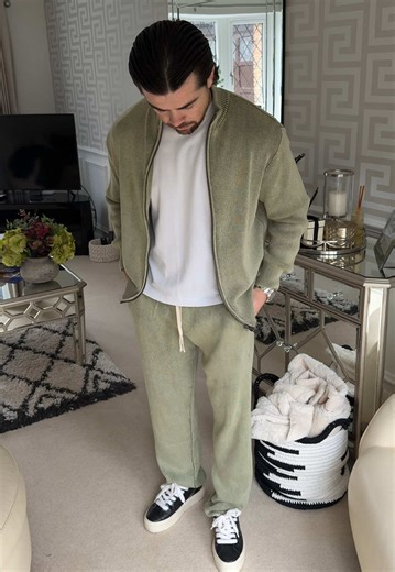 3 of my favourite tracksuits I'm wearing right now. 1. @ZARA 2. @Abercrombie and Fitch 3. @UNIQLO Europe #menfashion #fashiontiktok #ootd #tracksuit #fitcheck