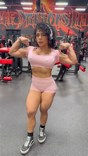 Yanet ⚡️ on Instagram: "On a mission to grow my biceps like before! 💪🏽🔥 . . . . #biceps #gymgoals #fitgoals #fitness #fitfam #fitgram #flex #bulk #leanmuscle #explore #musclemommy #gymreels"