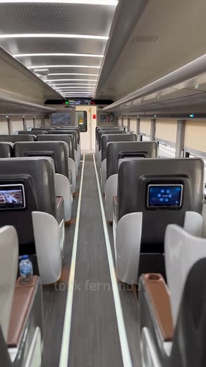 Ternyata ini kereta mewah yang harga tiketnya lebih mahal dari tiket pesawat, namanya kereta luxury. Kereta Luxury ini digandeng pada kereta kereta eksekutif seperti Taksaka Argo lawu dll. #keretaapi #keretaapiindonesia #reels | Tofik Fernando