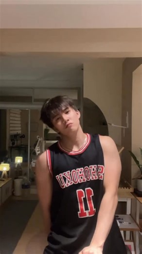 Clyde Martin Garcia on Instagram: "shimmy shimmy"