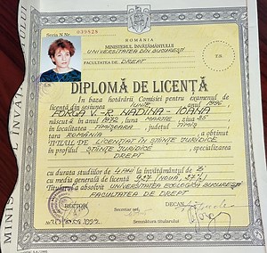 Purtătoarea de cuvânt a Guvernului își publică diploma de licență