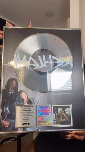 Kin𝒢. on Instagram: "Grateful for the appreciation and the moment. Thank you 🤍 @jordanadetunji @warnerrecords"